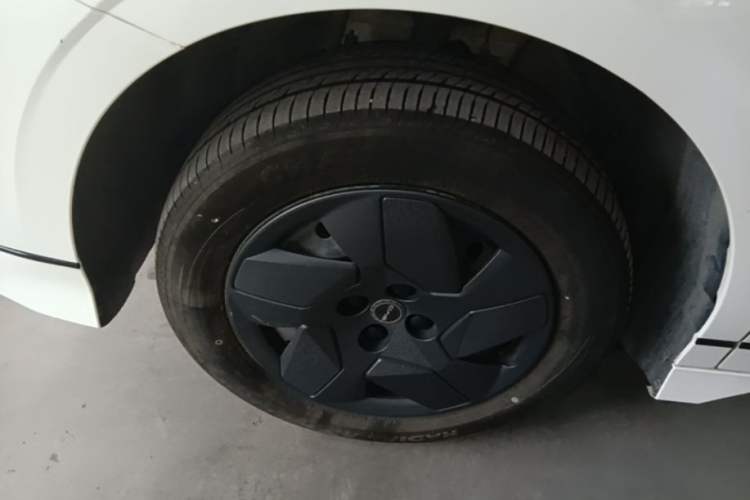 Used BYD e2 2024 Honor Edition Comfort Model Left Front Wheel Hub