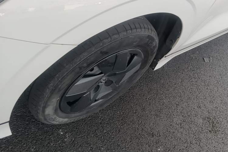 Used BYD e2 2024 Honor Edition Comfort Model Left Front Wheel Hub