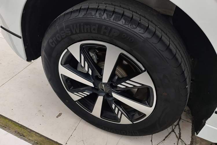 Used BYD e2 2024 Honor Edition Luxury Model Right Rear Wheel Hub