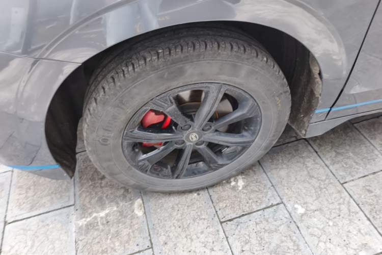 Used BYD e3 2020 High-Range Version – Chuan·Luxury Model Left Front Wheel Hub