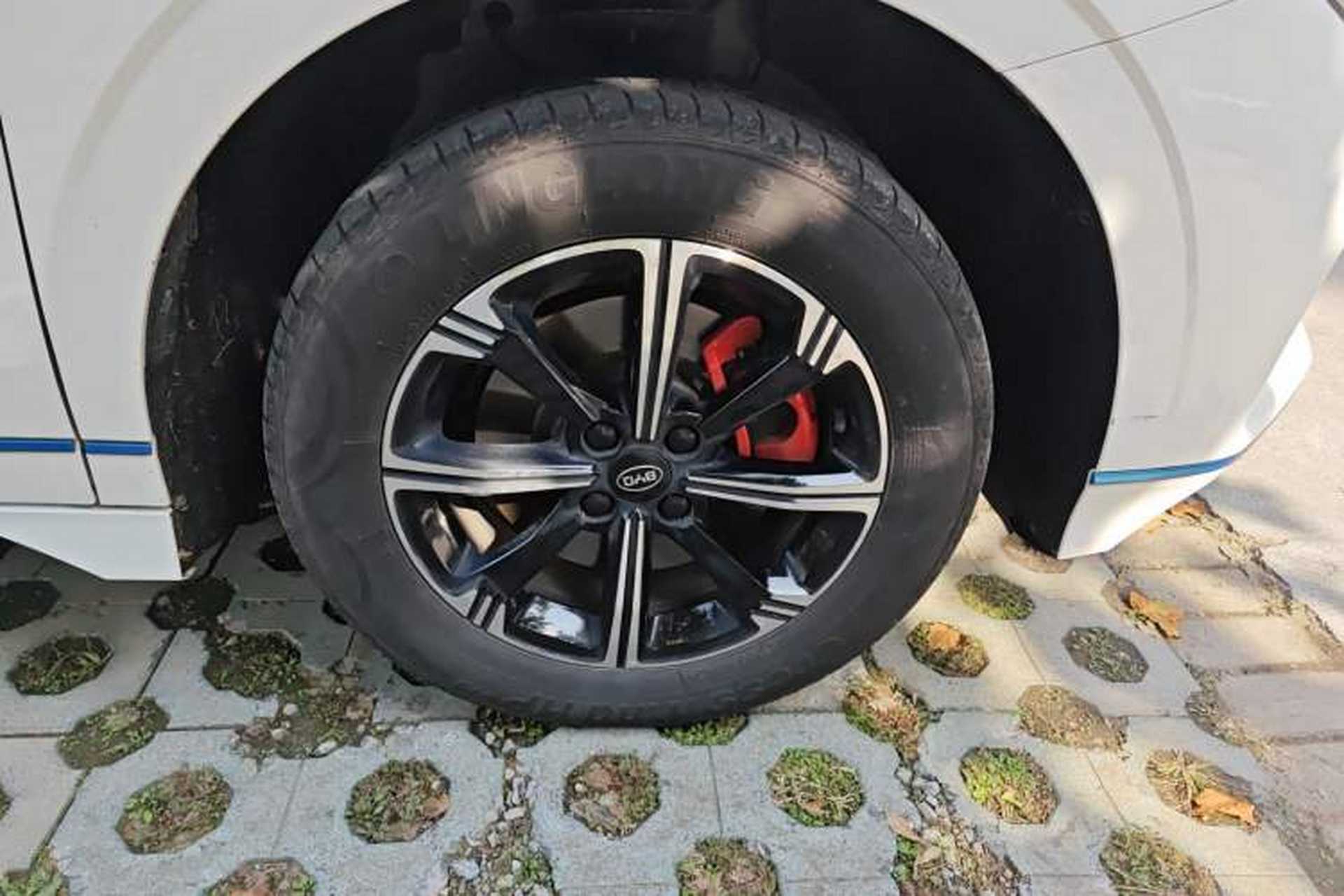 Used BYD e3 2020 High-Range Version Yao·Luxury Model Right Front Wheel Hub