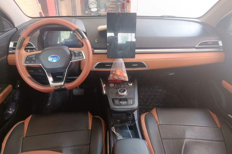 Used BYD e3 2021 Upgraded Model Extended-Range Version Luxury Edition Center Console