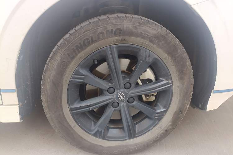 Used BYD e3 2021 Upgraded Model Extended-Range Version Luxury Edition Right Front Wheel Hub
