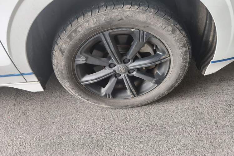 Used BYD e3 2021 Lingchang Edition Right Front Wheel Hub