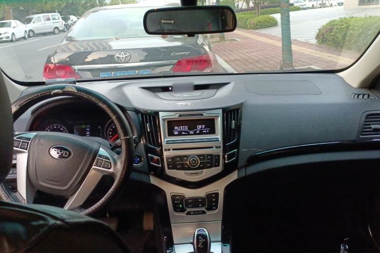 Used BYD e5 2016 300 Luxury Edition Center Console