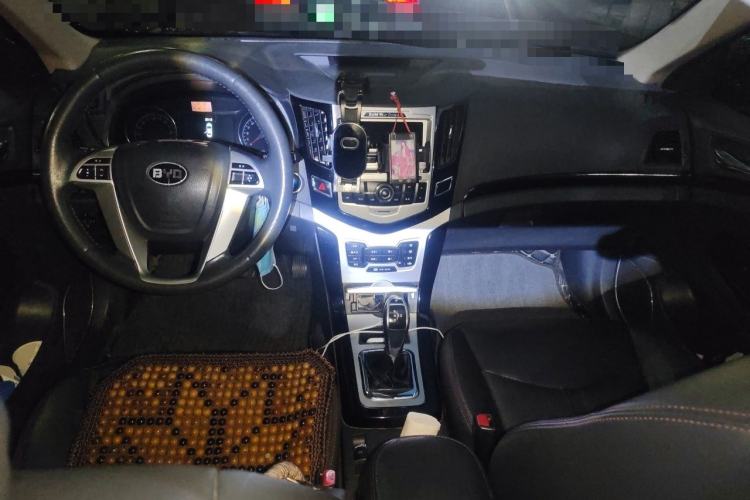 Used BYD e5 2016 300 Luxury Edition Center Console