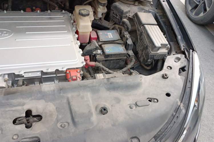 Used BYD e5 2016 300 Luxury Edition Engine Bay Left