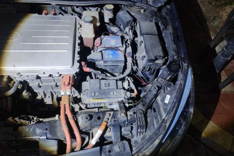 Used BYD e5 2016 300 Luxury Edition Engine Bay Left