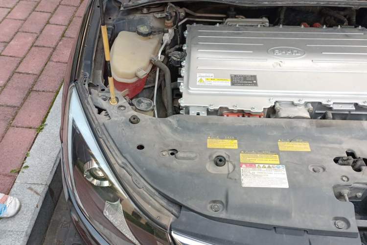 Used BYD e5 2016 300 Luxury Edition Engine Bay Right