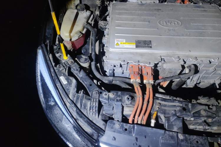 Used BYD e5 2016 300 Luxury Edition Engine Bay Right