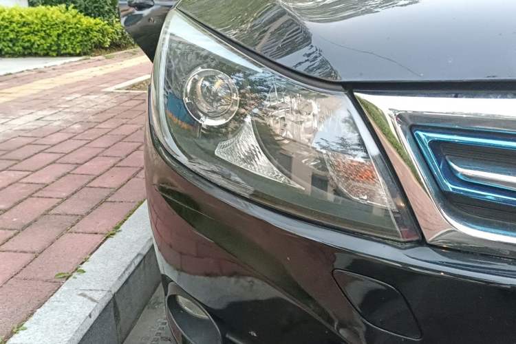 Used BYD e5 2016 300 Luxury Edition Right Front Headlight