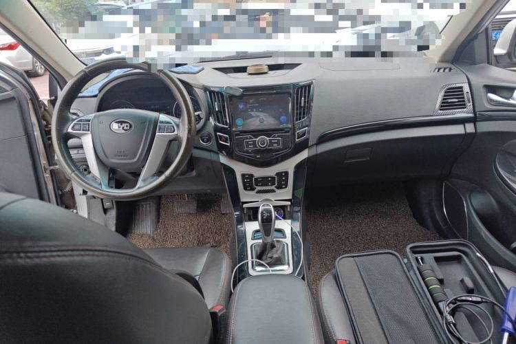 Used BYD e5 2016 300 Comfort Version Center Console