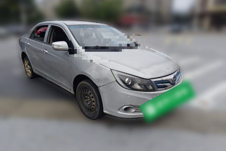 Used BYD e5 2016 300 Comfort Version Front Right 45 Deg