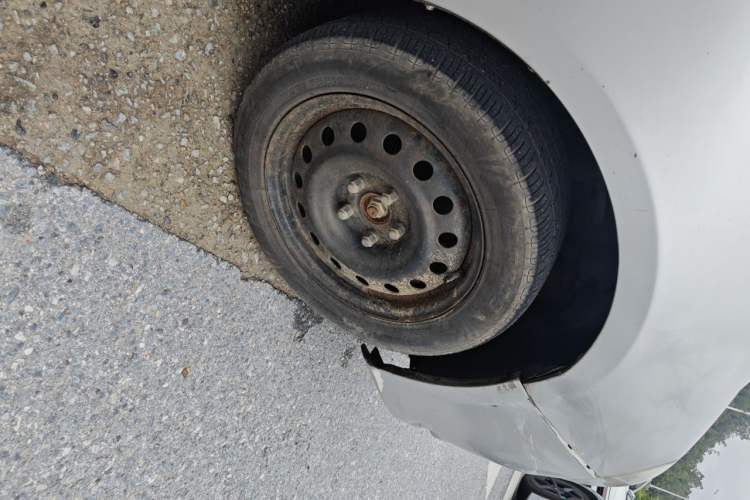Used BYD e5 2016 300 Comfort Version Right Front Wheel Hub