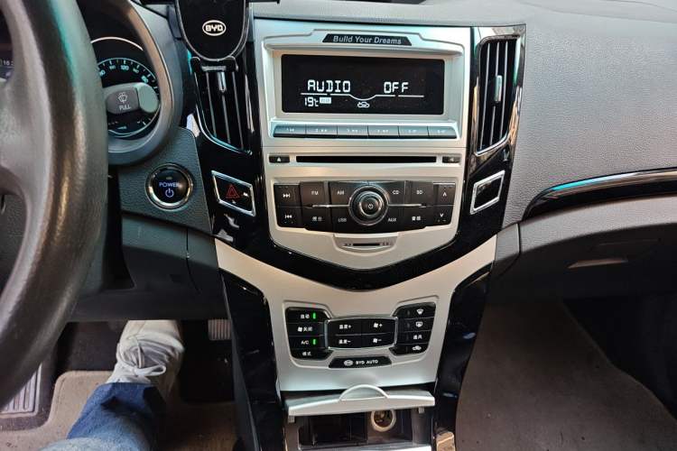 Used BYD e5 2016 300 Luxury Edition Audio And AC Panel