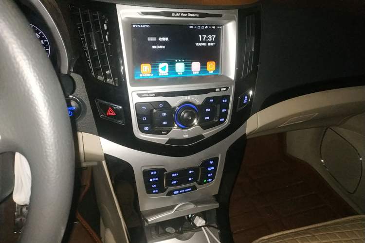 Used BYD e5 2016 300 Luxury Edition Audio And AC Panel