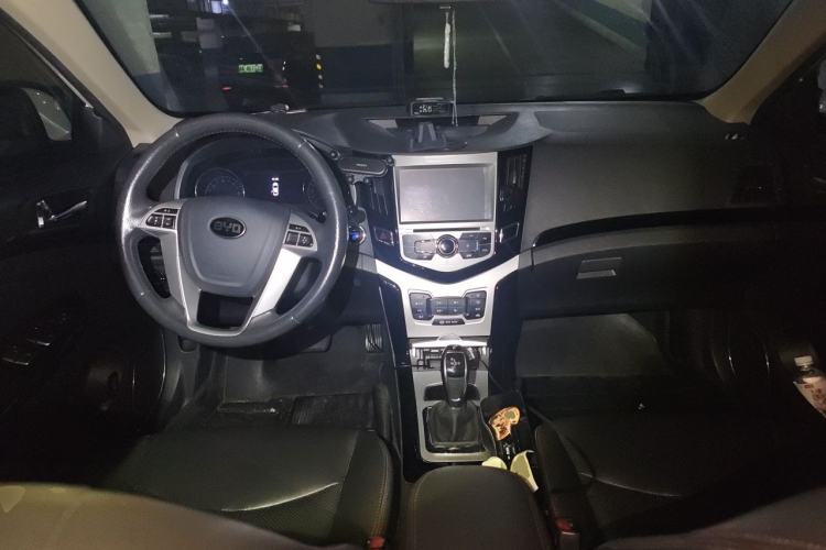 Used BYD e5 2016 300 Luxury Edition Center Console
