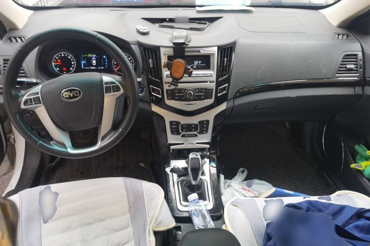 Used BYD e5 2016 300 Luxury Edition Center Console
