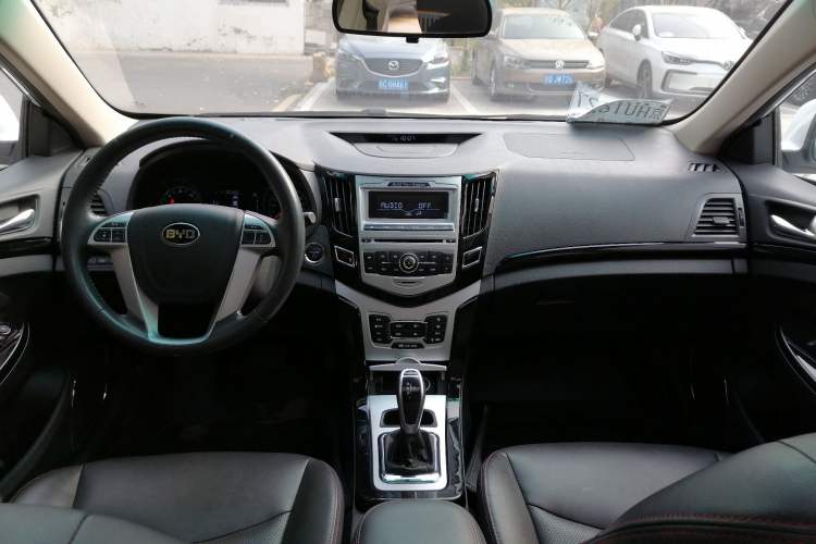 Used BYD e5 2016 300 Luxury Edition Center Console