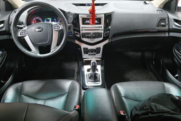 Used BYD e5 2016 300 Luxury Edition Center Console