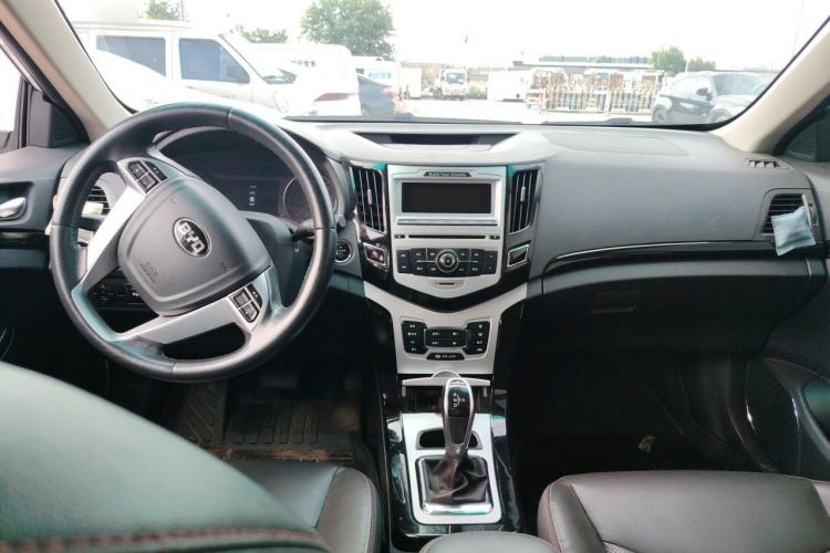 Used BYD e5 2016 300 Luxury Edition Center Console