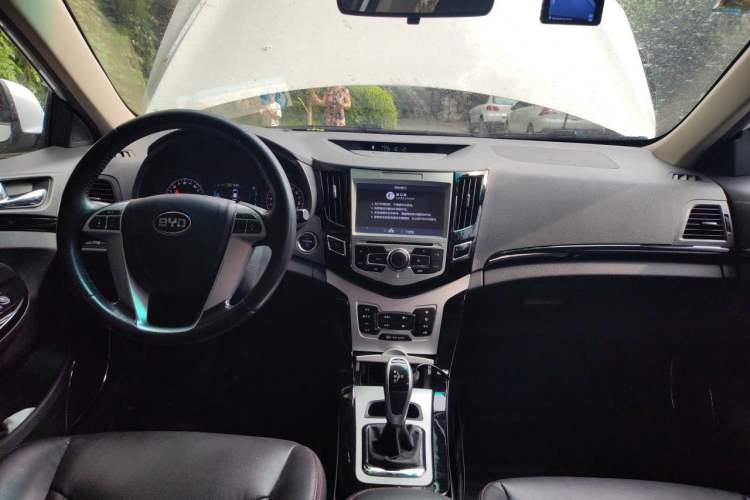 Used BYD e5 2016 300 Luxury Edition Center Console