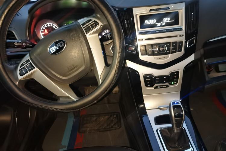 Used BYD e5 2016 300 Luxury Edition Center Console