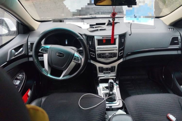 Used BYD e5 2016 300 Luxury Edition Center Console