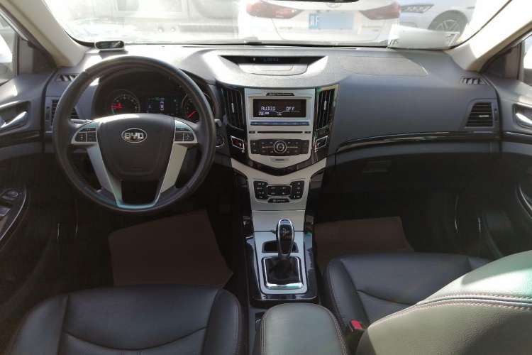 Used BYD e5 2016 300 Luxury Edition Center Console