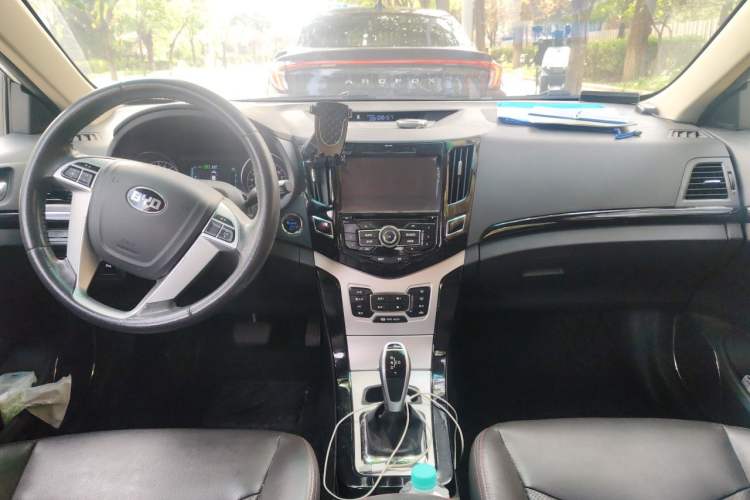 Used BYD e5 2016 300 Luxury Edition Center Console
