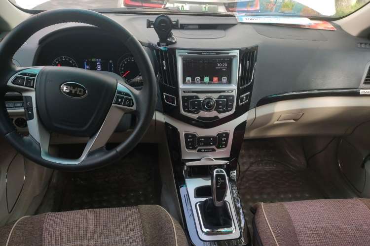 Used BYD e5 2016 300 Luxury Edition Center Console