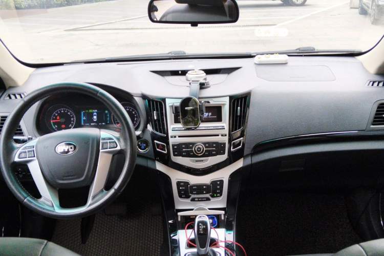Used BYD e5 2016 300 Luxury Edition Center Console