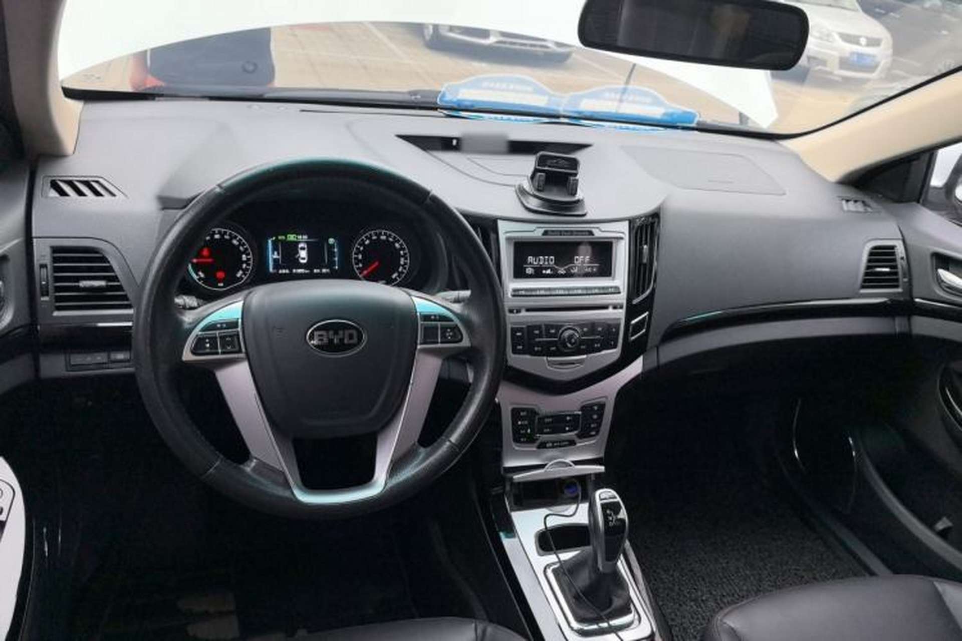 Used BYD e5 2016 300 Luxury Edition Center Console