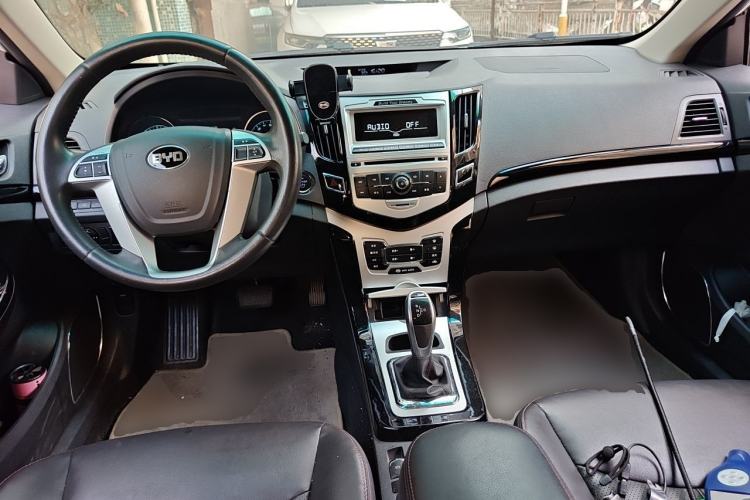 Used BYD e5 2016 300 Luxury Edition Center Console