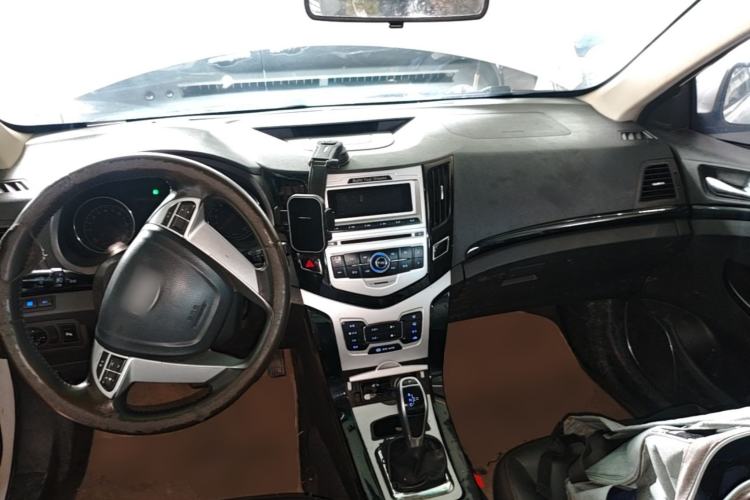 Used BYD e5 2016 300 Luxury Edition Center Console