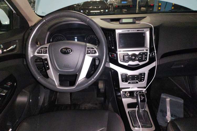 Used BYD e5 2016 300 Prestige Edition Center Console