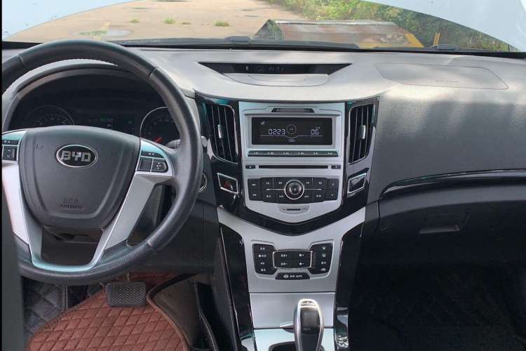 Used BYD e5 2016 300 Luxury Edition Center Console