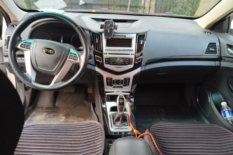 Used BYD e5 2016 300 Luxury Edition Center Console