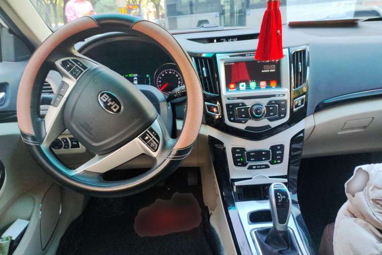 Used BYD e5 2016 300 Luxury Edition Center Console