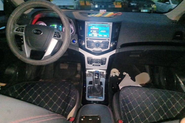 Used BYD e5 2016 300 Prestige Edition Center Console