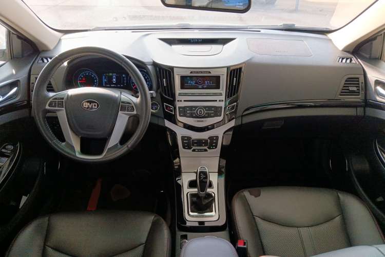 Used BYD e5 2016 300 Luxury Edition Center Console