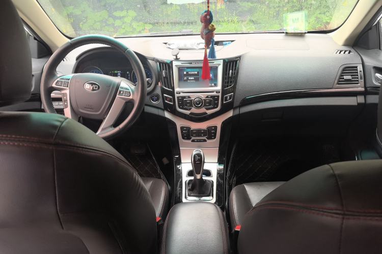 Used BYD e5 2016 300 Prestige Edition Center Console