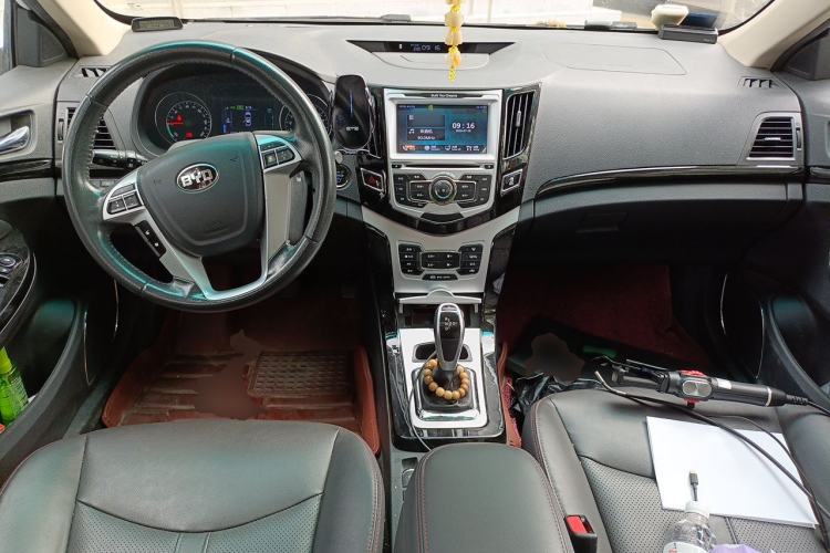 Used BYD e5 2016 300 Prestige Edition Center Console