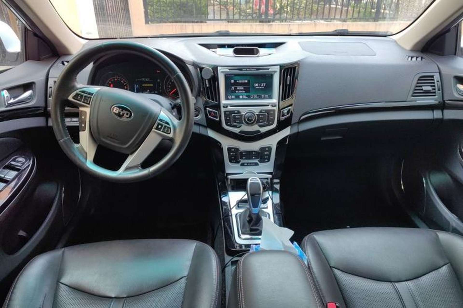 Used BYD e5 2016 300 Prestige Edition Center Console