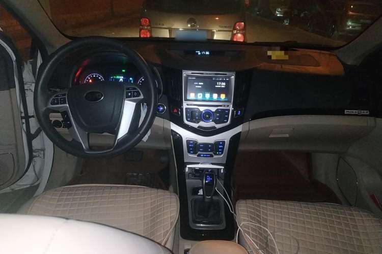 Used BYD e5 2016 300 Luxury Edition Center Console