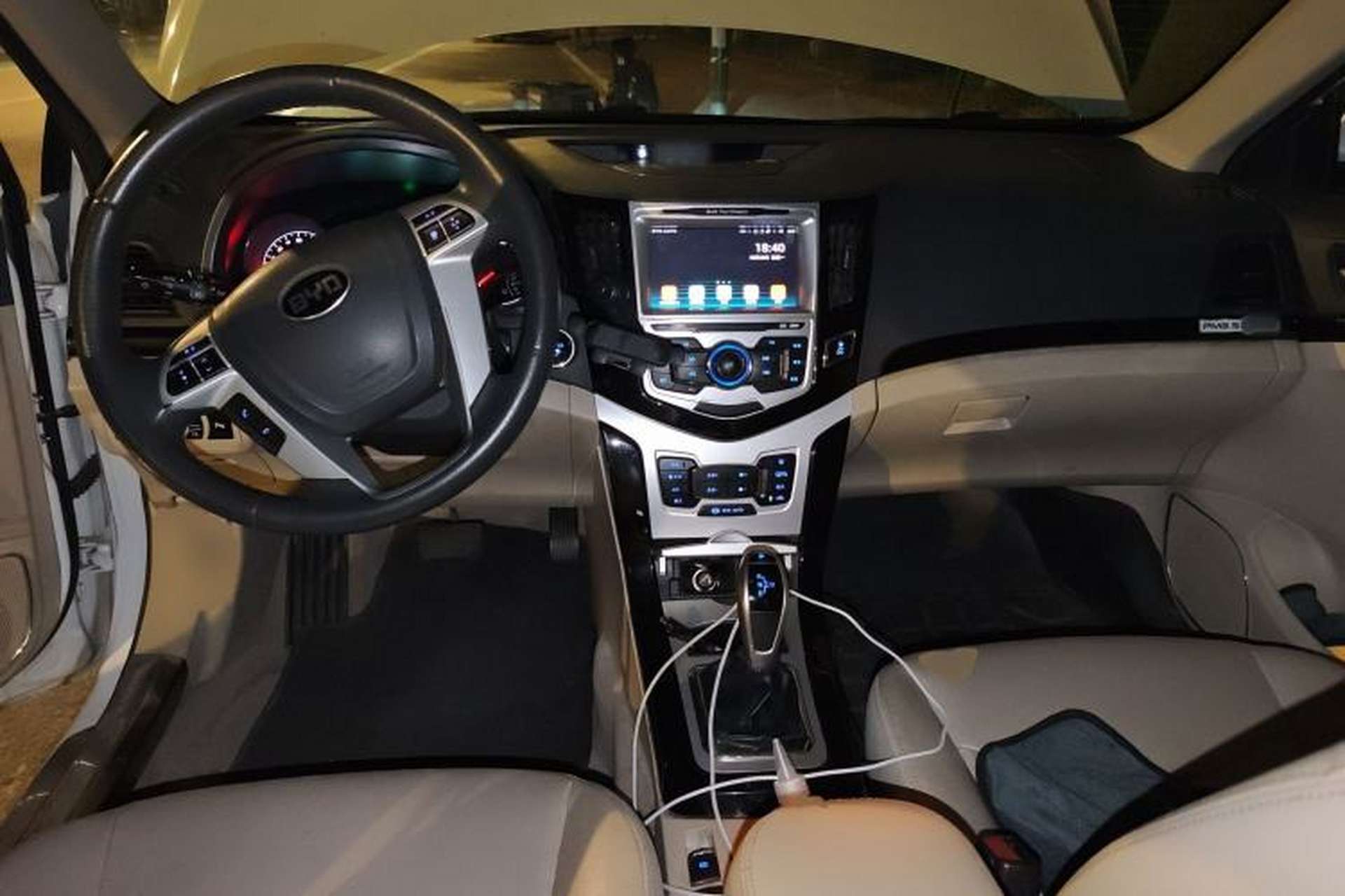 Used BYD e5 2016 300 Prestige Edition Center Console