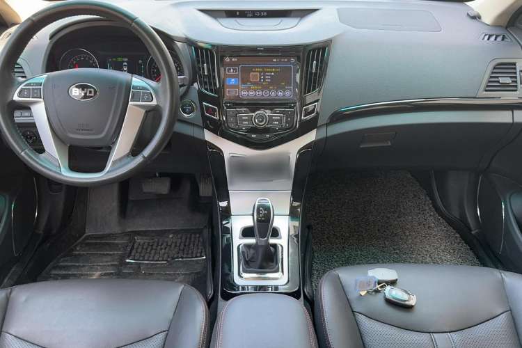 Used BYD e5 2016 300 Luxury Edition Center Console