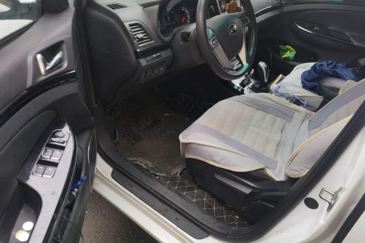 Used BYD e5 2016 300 Luxury Edition Driver Seat