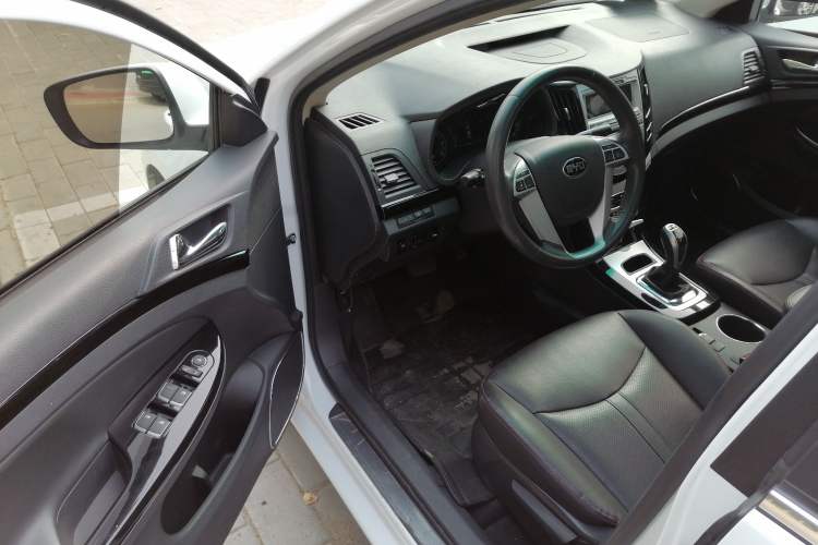 Used BYD e5 2016 300 Luxury Edition Driver Seat
