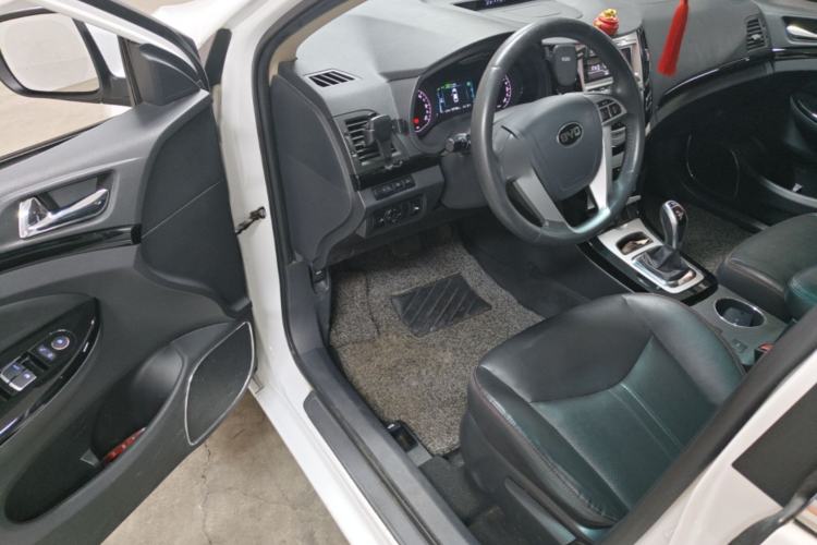 Used BYD e5 2016 300 Luxury Edition Driver Seat